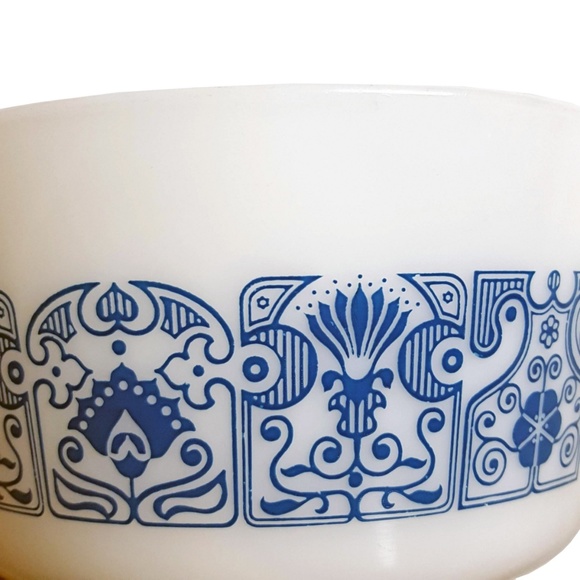 Pyrex Vintage Pattern Mixing Bowls or Baking Dish - Picture 3 of 7